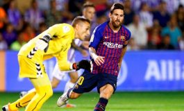 Tanda Tangan dari Lionel Messi Bikin Satu Pendukung Berlinang Air Mata