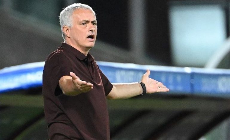 AS Roma Takluk dari Lazio, Mourinho Salahkan Wasit dan VAR