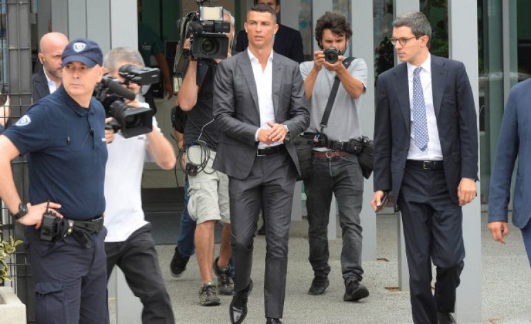 Resmi, Cristiano Ronaldo Divonis 2 Tahun Penjara