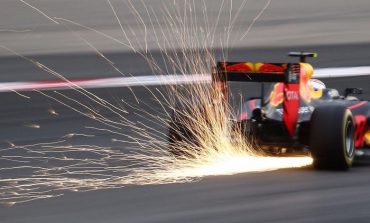 Kenapa Mobil F1 Keluarkan Bunga Api Saat Melaju?