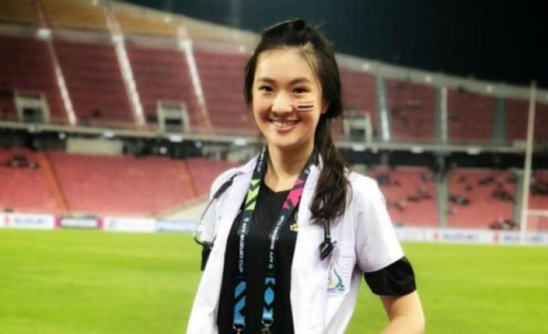 Dokter Cantik Timnas Thailand di Piala AFF Bikin Salah Fokus